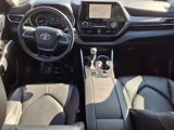 Certified 2021 Toyota Highlander XLE image 4