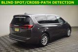 Used 2023 Chrysler Pacifica Touring-L image 4