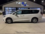 Used 2020 Chrysler Pacifica Touring-L image 6