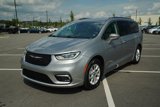 Used 2021 Chrysler Pacifica Touring-L image 3