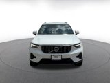 Used 2024 Volvo XC40 B5 Core image 3