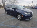 Used 2017 Chrysler Pacifica Touring image 4
