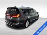 Used 2022 Chrysler Pacifica Touring-L image 4