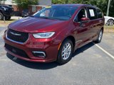 Used 2023 Chrysler Pacifica Touring-L image 2