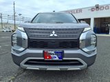 Used 2023 Mitsubishi Outlander SE image 2