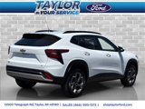 Used 2024 Chevrolet Trax LT w/ Sunroof Package image 3