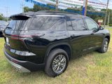 Used 2025 Chevrolet Traverse LT image 3