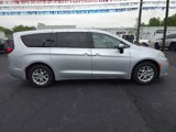 Used 2023 Chrysler Pacifica Touring-L image 2