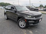 Used 2022 Jeep Grand Cherokee Limited w/ Luxury Tech Group II image 2