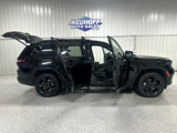 Used 2023 Jeep Grand Cherokee L Laredo image 2
