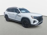 New 2025 Volkswagen Atlas Peak Edition SE image 3