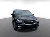 Used 2024 Chrysler Pacifica Touring-L image 2