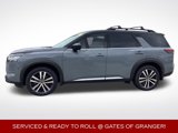 Used 2024 Nissan Pathfinder Platinum image 4