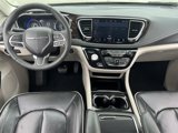 Used 2023 Chrysler Pacifica Limited image 2
