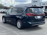 New 2025 Chrysler Pacifica Select image 5
