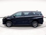 Used 2025 Toyota Sienna LE image 2