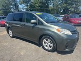 Used 2018 Toyota Sienna LE image 2