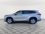 Used 2022 Toyota Highlander LE image 4