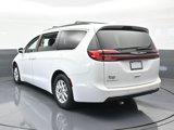 Used 2022 Chrysler Pacifica Touring-L image 4
