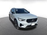 Used 2024 Volvo XC40 B5 Core image 3