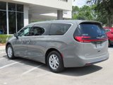 New 2025 Chrysler Pacifica Select image 4