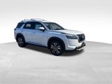 New 2025 Nissan Pathfinder Platinum image 6