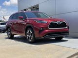 Used 2023 Toyota Highlander XLE image 2