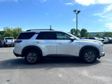 Used 2025 Nissan Pathfinder SV image 4