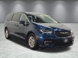 Used 2023 Chrysler Pacifica Touring-L image 2