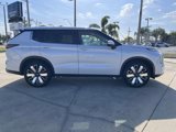 New 2025 Mitsubishi Outlander SE image 2