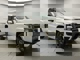 Used 2025 Nissan Frontier SV image 5
