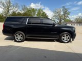 Used 2018 Chevrolet Suburban LT image 2