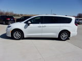 Used 2023 Chrysler Pacifica Touring-L image 6