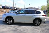 Used 2023 Toyota Highlander XLE image 2