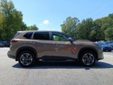 Used 2024 Nissan Rogue SV image 5