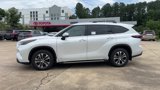 New 2025 Toyota Highlander XLE image 3