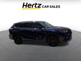 Used 2024 Toyota Highlander XSE image 2
