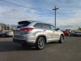 Used 2017 Toyota Highlander XLE image 3