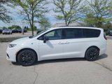 New 2025 Chrysler Pacifica Select image 3