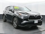 Used 2022 Toyota Highlander XLE image 2