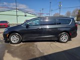 Used 2022 Chrysler Pacifica Touring-L image 2