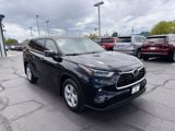 Used 2022 Toyota Highlander LE image 3