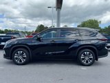 Used 2024 Toyota Highlander XLE image 2