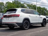 New 2025 Volkswagen Atlas Peak Edition SE image 3