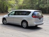 Used 2023 Chrysler Pacifica Touring-L image 4