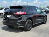 Used 2024 Ford Edge SE w/ Black Appearance Package image 3