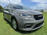 Used 2022 Chrysler Pacifica Limited image 3