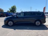 Used 2024 Chrysler Pacifica Select image 2