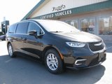 Used 2023 Chrysler Pacifica Touring-L image 2