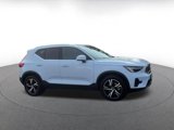 Used 2024 Volvo XC40 B5 Core image 2